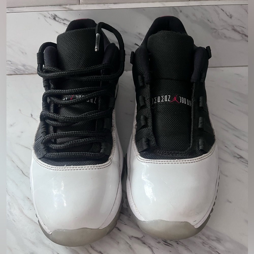 Jordan low top retro 11’s